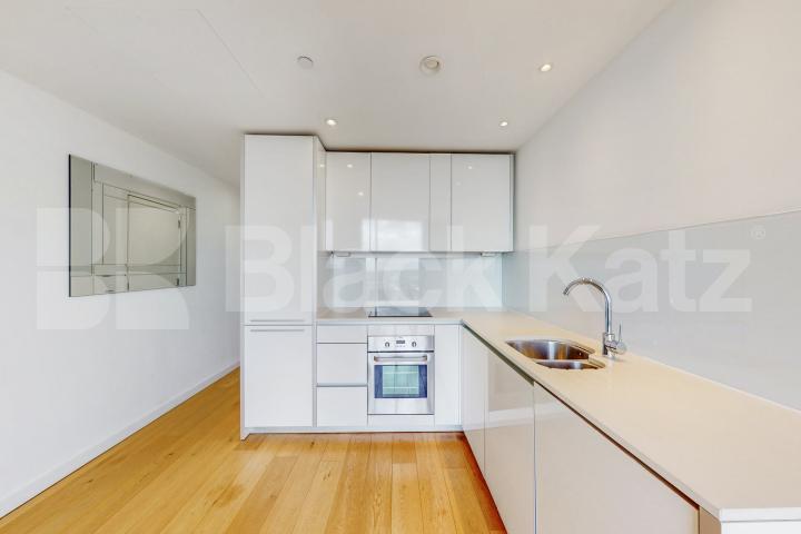 Stunning views of London with 24h concierge service  Strata, Walworth Road, Elephant and Castle