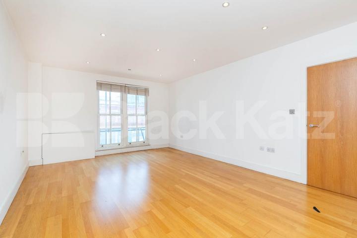 Bright One Bedroom Apartment with Modern Finish in the Heart of E8 Kingsland Passage, Dalston