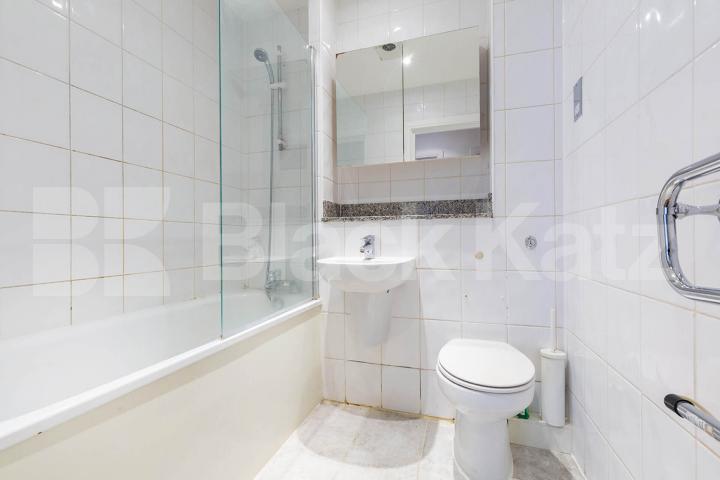 Bright One Bedroom Apartment with Modern Finish in the Heart of E8 Kingsland Passage, Dalston