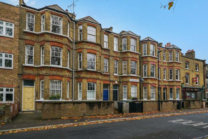 larger than average one bed on beautiful tree lined street Fitzalan Street, Kennington