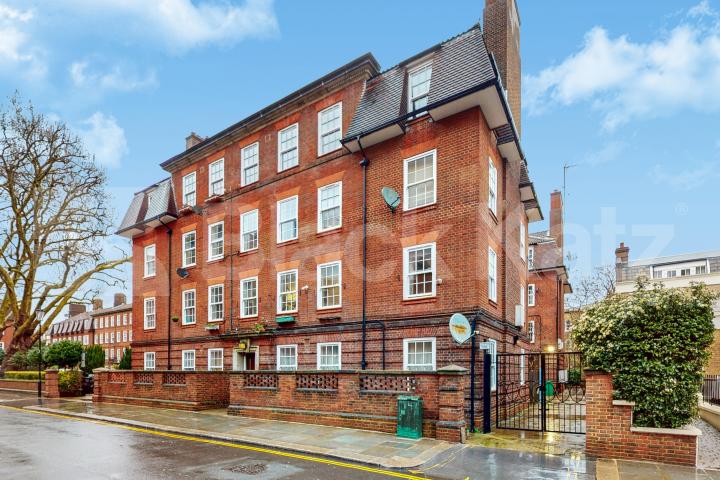 A well-presented three-bedroom apartment for sale in Hortensia House, Hortensia  Hortensia road, Chelsea, SW10,  Hortensia House Hortensia Road
