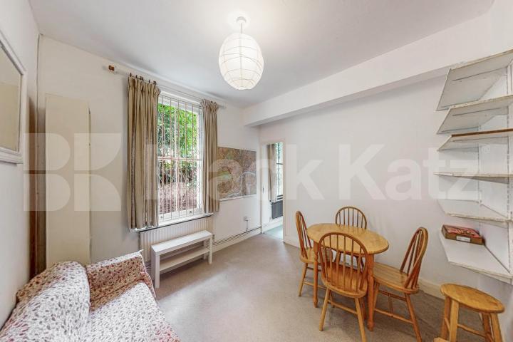 Superbly located over looking the tranquil Newington Gardens  Trinity House, Bath Terrace, Borough / Elephant and Castle