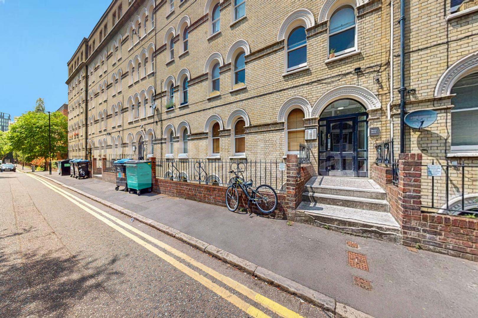 Superbly located over looking the tranquil Newington Gardens  Trinity House, Bath Terrace, Borough / Elephant and Castle