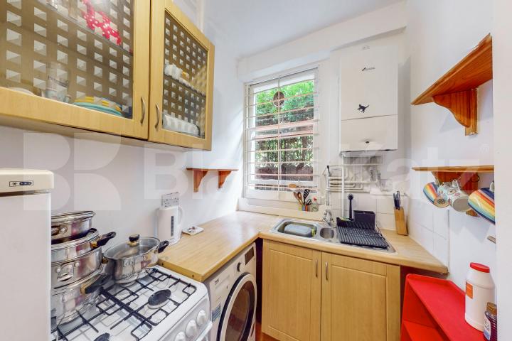 Superbly located over looking the tranquil Newington Gardens  Trinity House, Bath Terrace, Borough / Elephant and Castle