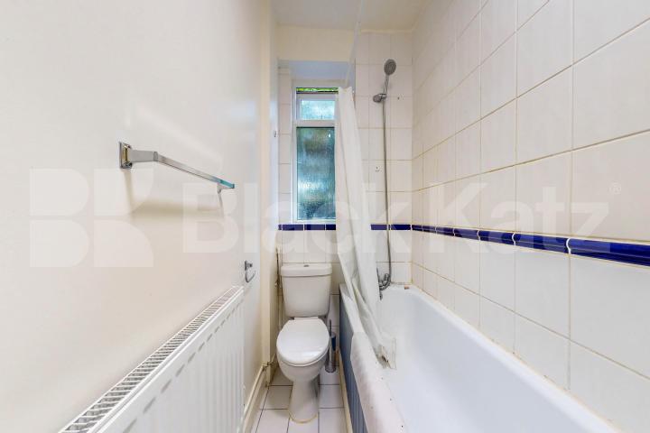 Superbly located over looking the tranquil Newington Gardens  Trinity House, Bath Terrace, Borough / Elephant and Castle