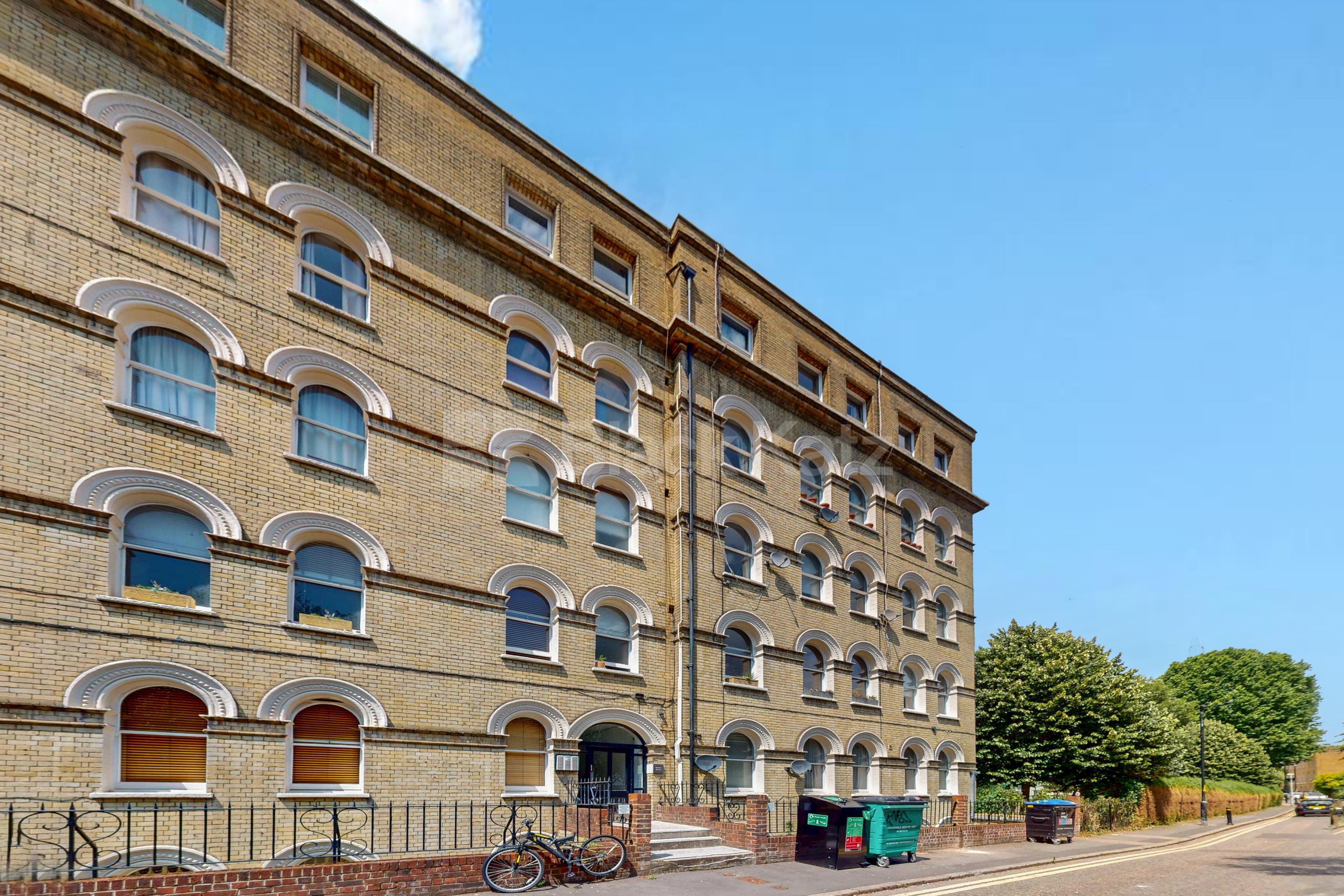 Superbly located over looking the tranquil Newington Gardens  Trinity House, Bath Terrace, Borough / Elephant and Castle SE1