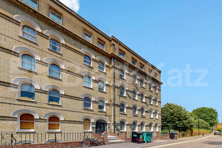 Superbly located over looking the tranquil Newington Gardens  Trinity House, Bath Terrace, Borough / Elephant and Castle