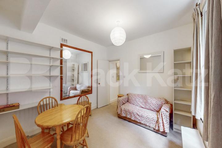 Superbly located over looking the tranquil Newington Gardens  Trinity House, Bath Terrace, Borough / Elephant and Castle