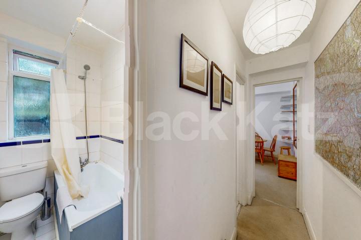 Superbly located over looking the tranquil Newington Gardens  Trinity House, Bath Terrace, Borough / Elephant and Castle