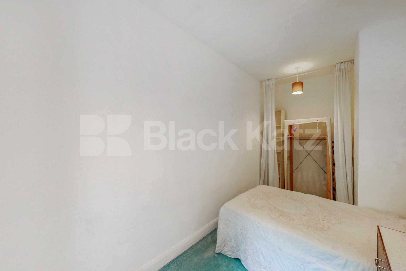 Superbly located over looking the tranquil Newington Gardens  Trinity House, Bath Terrace, Borough / Elephant and Castle