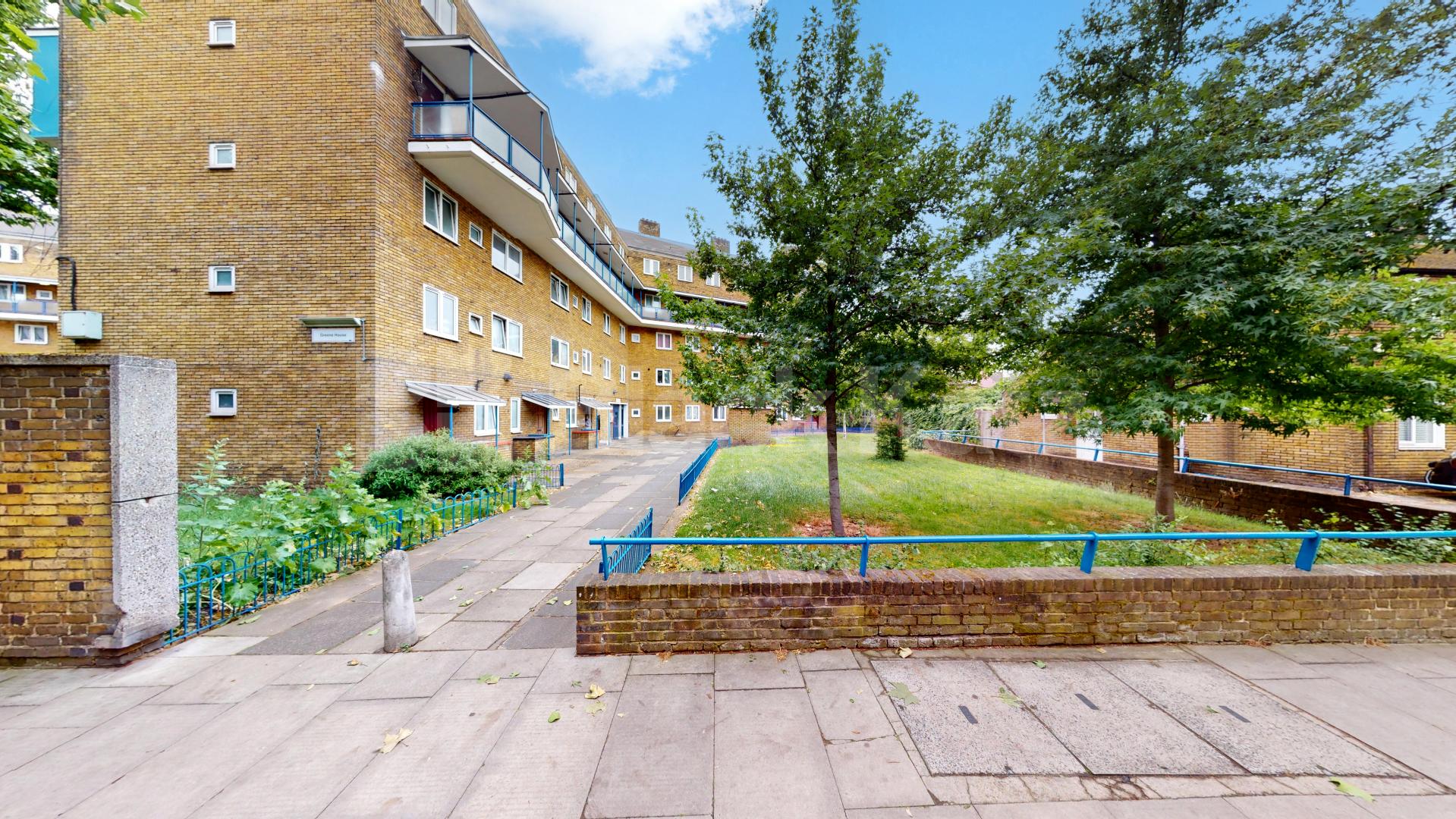 Bright & spacious du[plex apartment in the heart of Borough Greene House, Burbage Close, Borough 