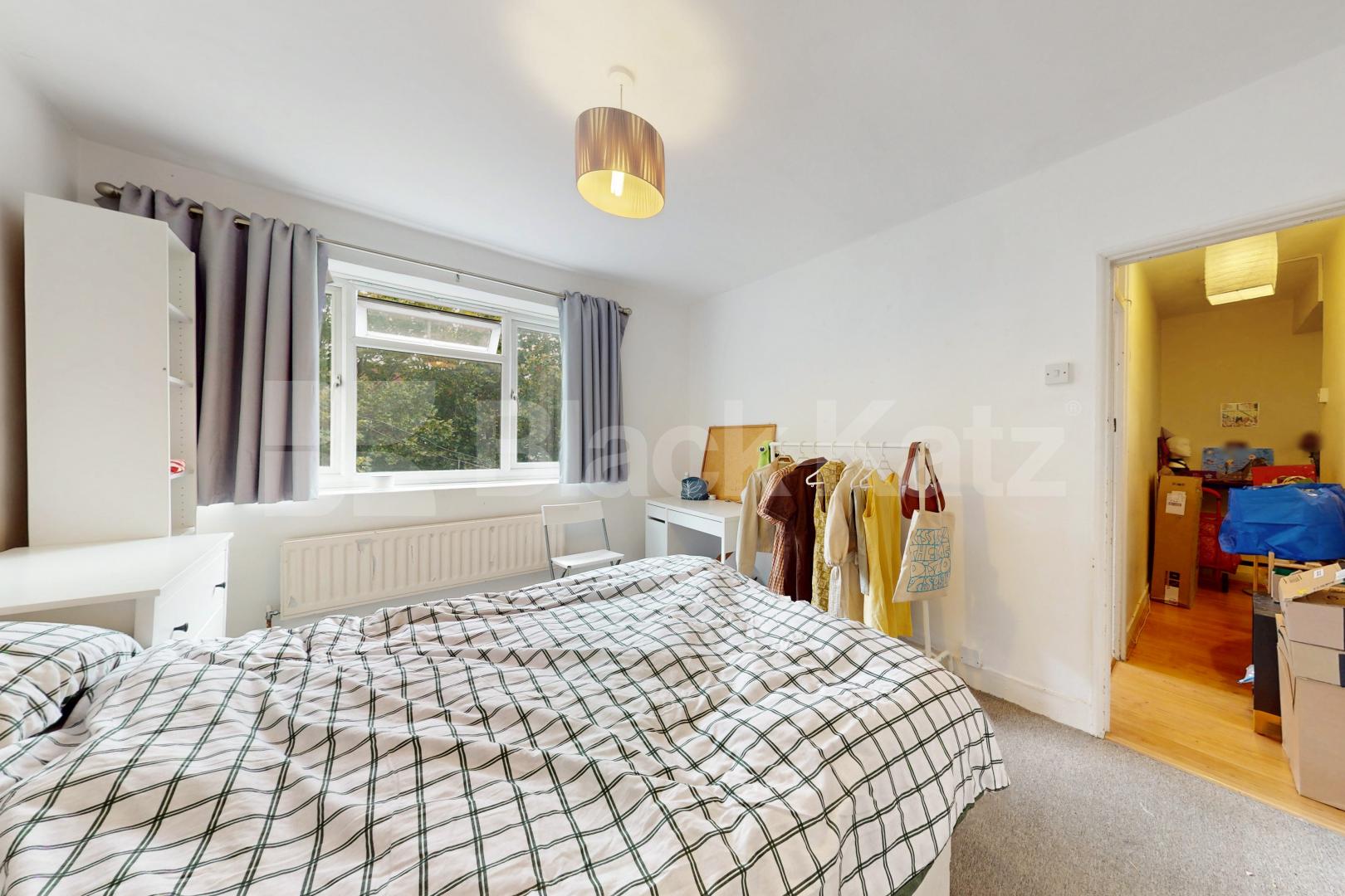 Spacious top floor, two bedroom apartment in a centrally located development Selbourne House, Great Dover Street, Borough