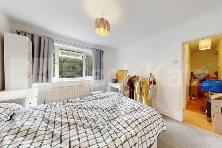 Spacious top floor, two bedroom apartment in a centrally located development Selbourne House, Great Dover Street, Borough