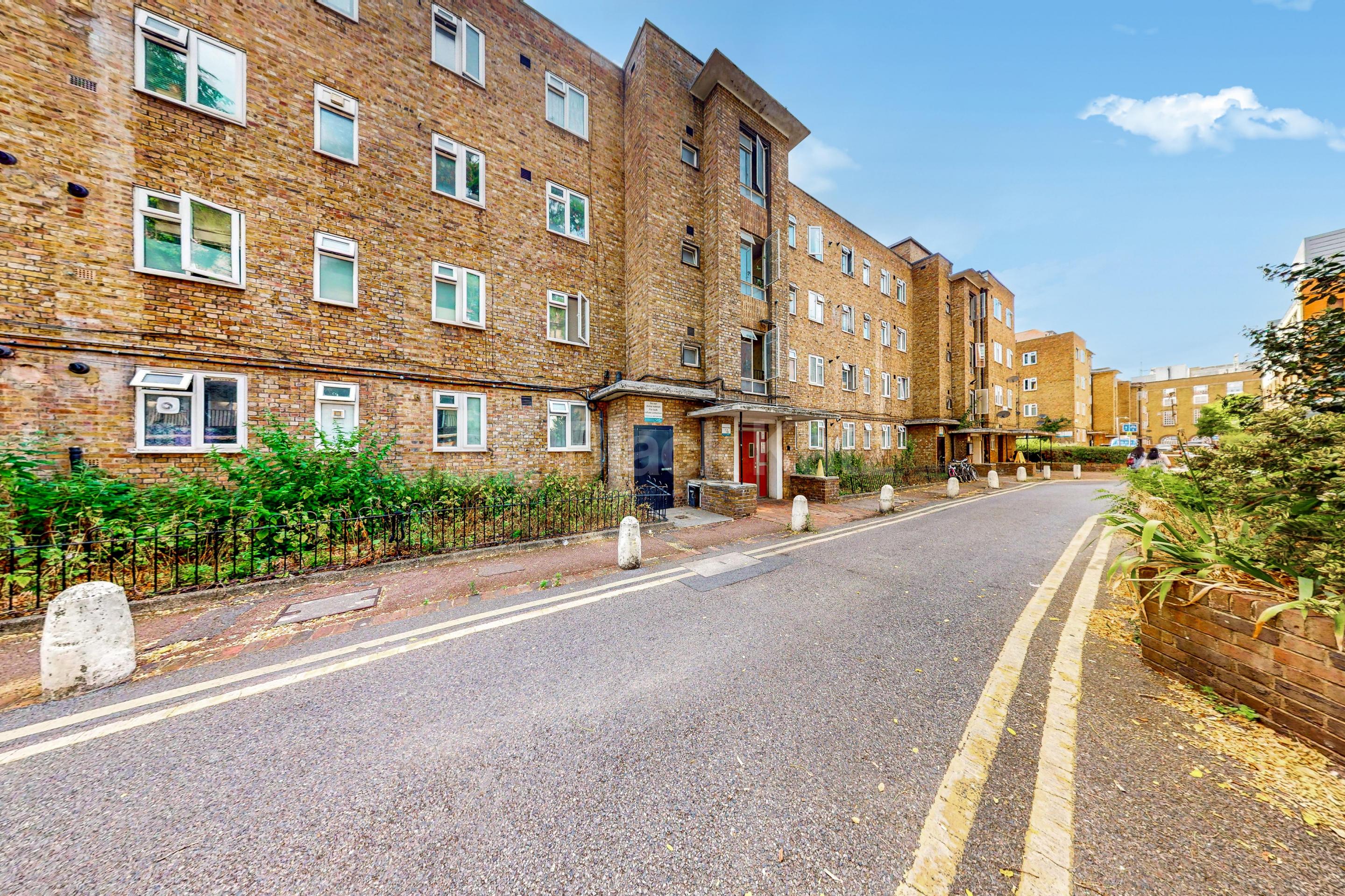 Spacious top floor, two bedroom apartment in a centrally located development Selbourne House, Great Dover Street, Borough SE1