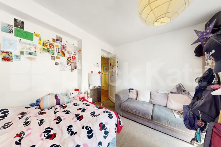 Spacious top floor, two bedroom apartment in a centrally located development Selbourne House, Great Dover Street, Borough