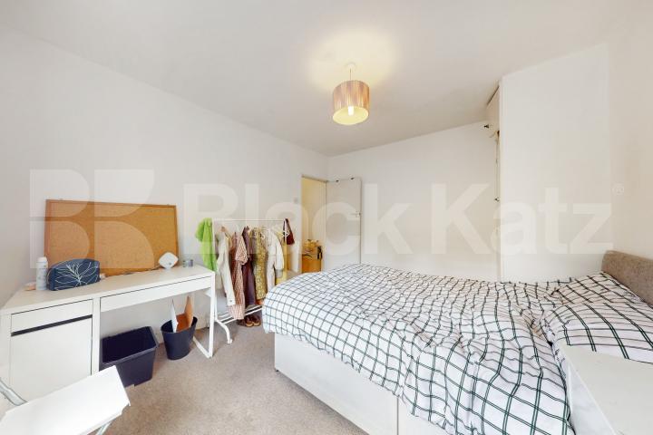 Spacious top floor, two bedroom apartment in a centrally located development Selbourne House, Great Dover Street, Borough