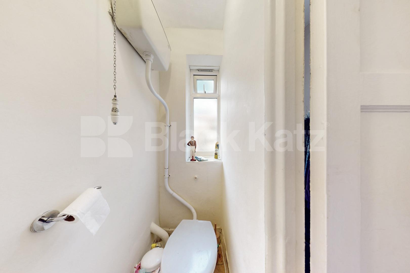 Spacious top floor, two bedroom apartment in a centrally located development Selbourne House, Great Dover Street, Borough