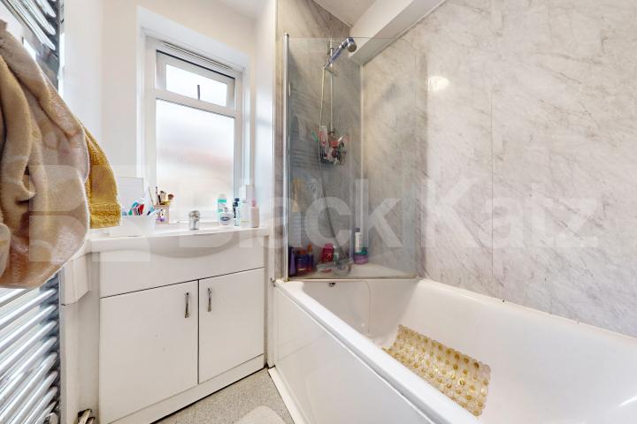 Spacious top floor, two bedroom apartment in a centrally located development Selbourne House, Great Dover Street, Borough