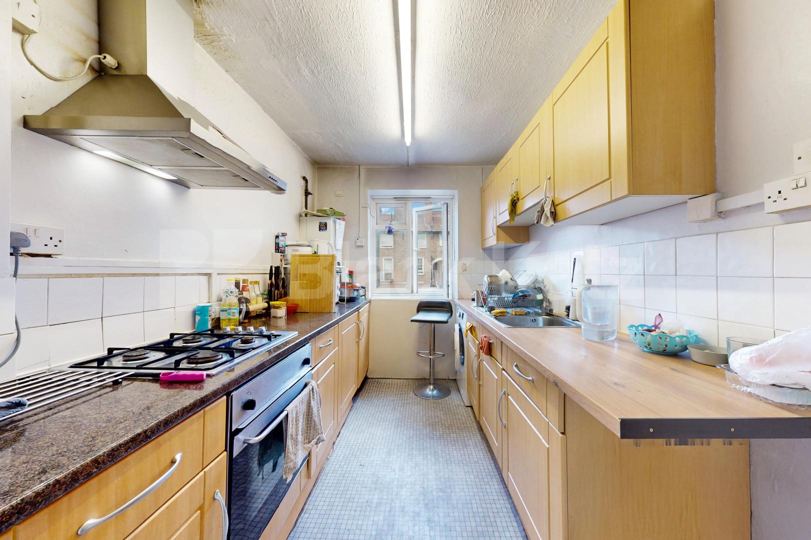 Spacious top floor, two bedroom apartment in a centrally located development Selbourne House, Great Dover Street, Borough