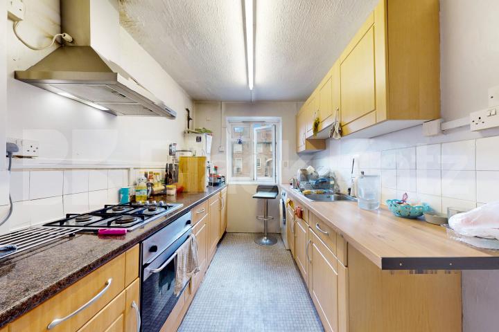 Spacious top floor, two bedroom apartment in a centrally located development Selbourne House, Great Dover Street, Borough