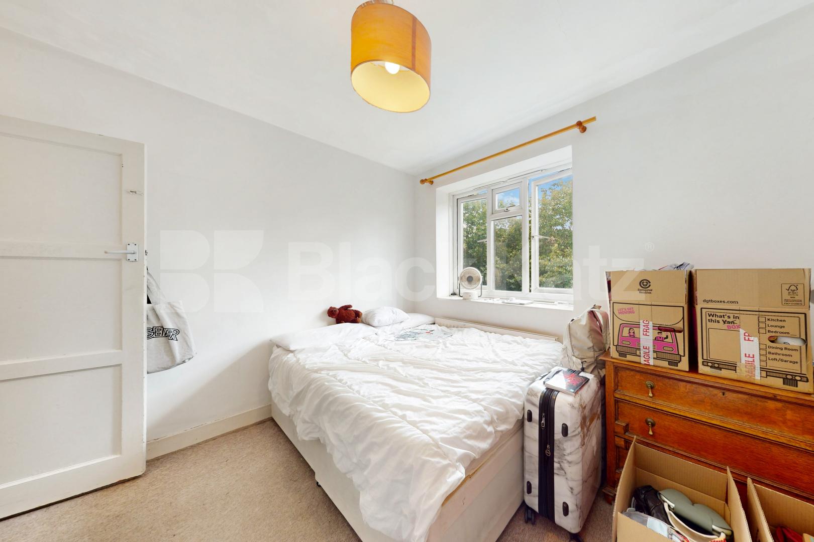 Spacious top floor, two bedroom apartment in a centrally located development Selbourne House, Great Dover Street, Borough