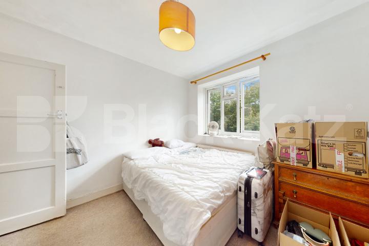 Spacious top floor, two bedroom apartment in a centrally located development Selbourne House, Great Dover Street, Borough
