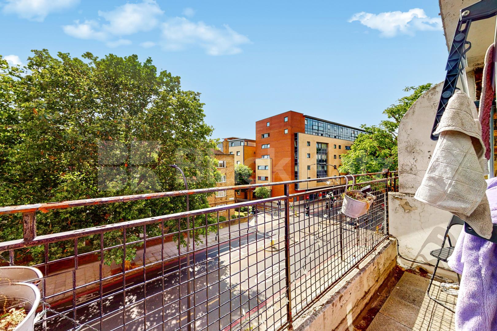 Spacious top floor, two bedroom apartment in a centrally located development Selbourne House, Great Dover Street, Borough