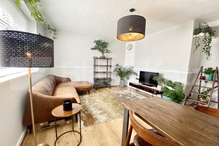 A very generous top floor apartment & superbly located   Neckinger Enid street , London Bridge / Bermondsey  