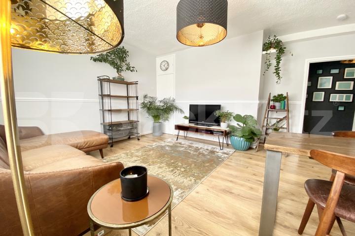 A very generous top floor apartment & superbly located   Neckinger Enid street , London Bridge / Bermondsey  