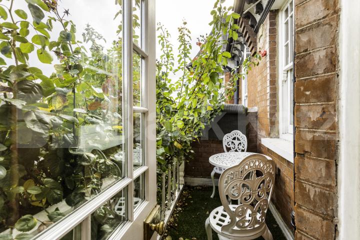Beautifully renovated by the previous owner to a high modern standard, this impr Hamilton Road, London, NW10,  London