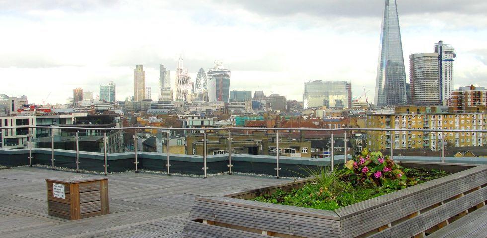 Two bathrooms, balcony, communal roof terrace, South West facing & dual aspect  Boulevard Mansions Borough Road, Borough 