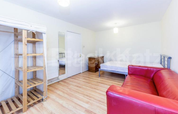 This spacious one bedroom property is split over 2.5 floors and has access to a  Haverstock Road, Wendling Haverstock Road, NW5,  Wendling Haverstock Road