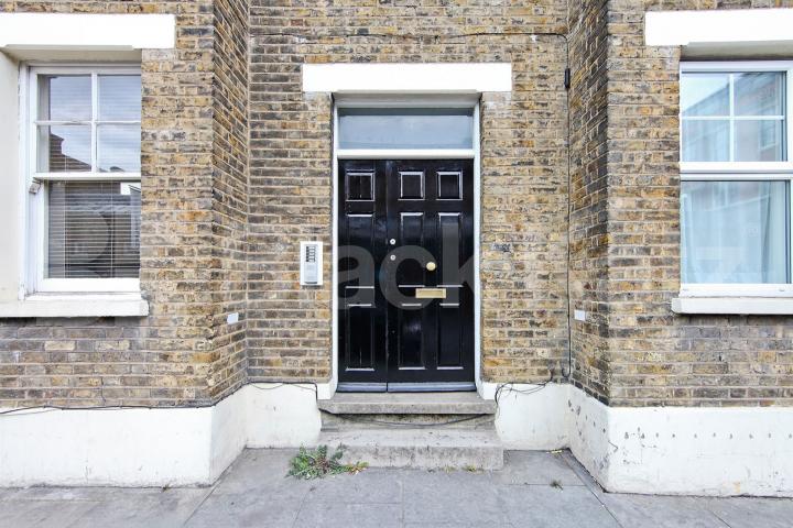 Centrally located one bedroom ground floor apartment in a period building Union Street, Southwark