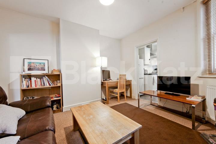 Centrally located one bedroom ground floor apartment in a period building Union Street, Southwark