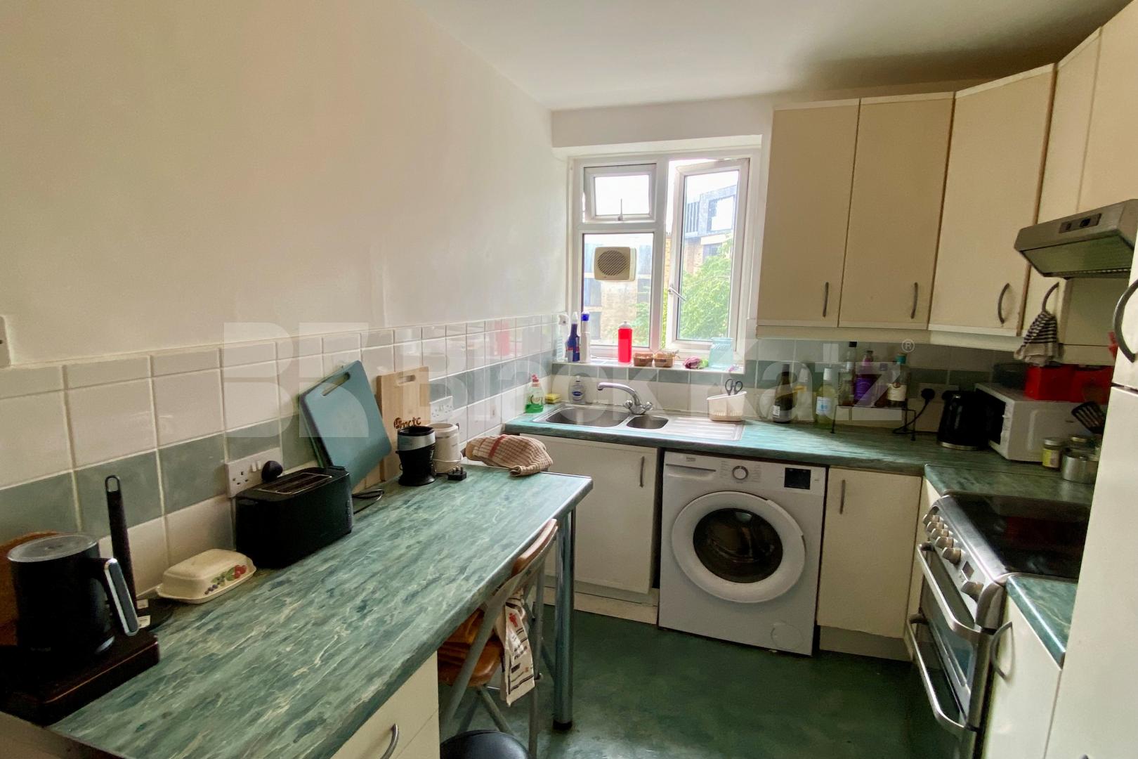 Superbly located generous apartment with balcony  Dresden House, Lambeth Walk, Lambeth North