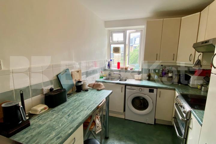 Superbly located generous apartment with balcony  Dresden House, Lambeth Walk, Lambeth North