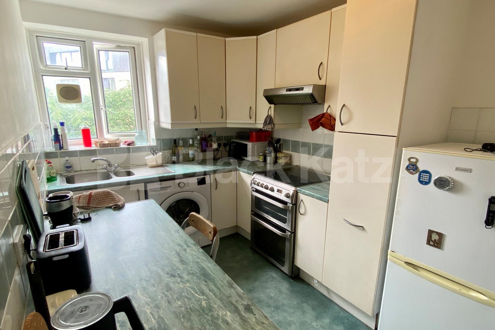 Superbly located generous apartment with balcony  Dresden House, Lambeth Walk, Lambeth North