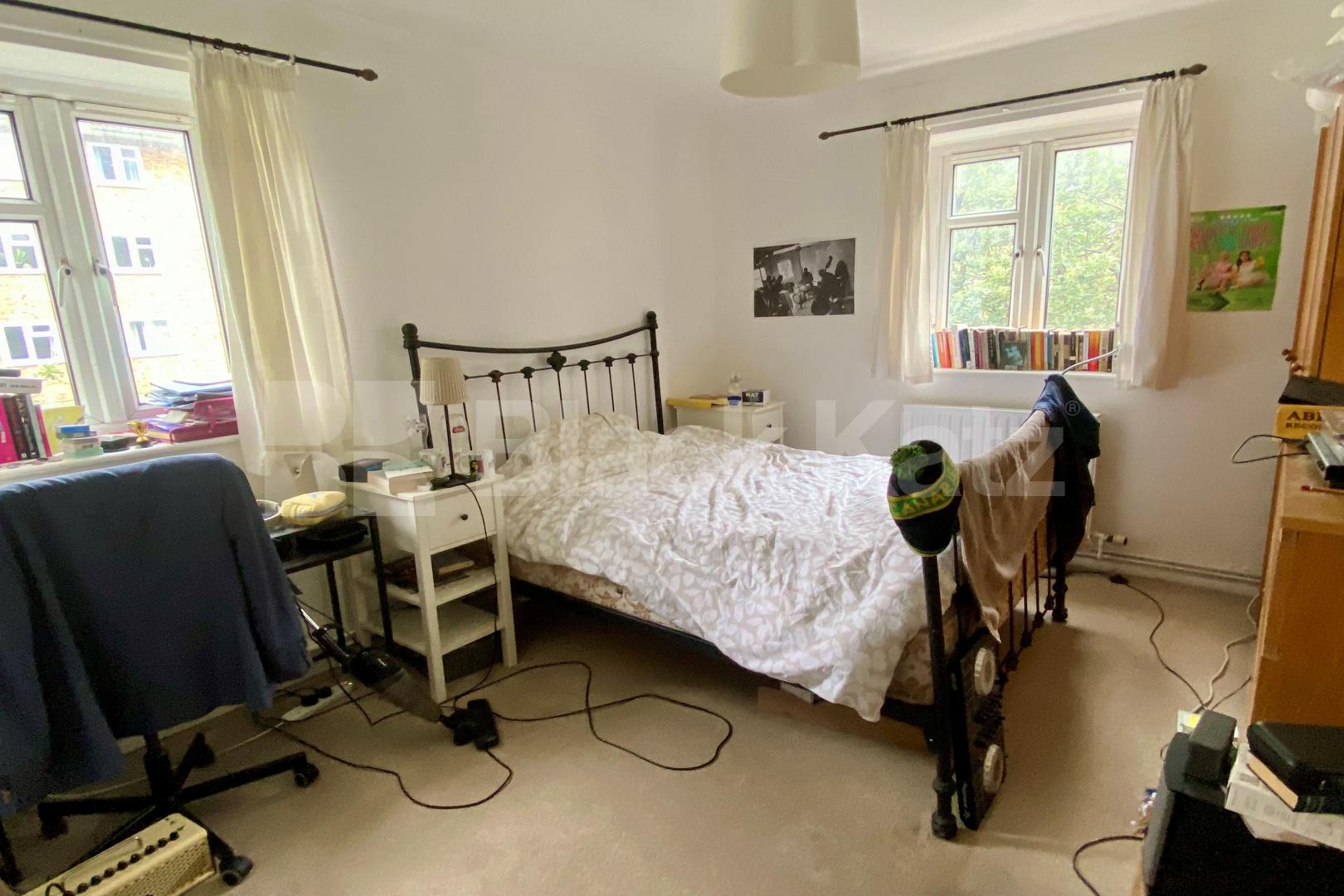 Superbly located generous apartment with balcony  Dresden House, Lambeth Walk, Lambeth North