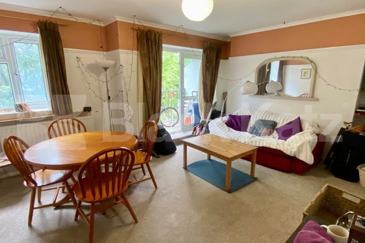 Superbly located generous apartment with balcony  Dresden House, Lambeth Walk, Lambeth North