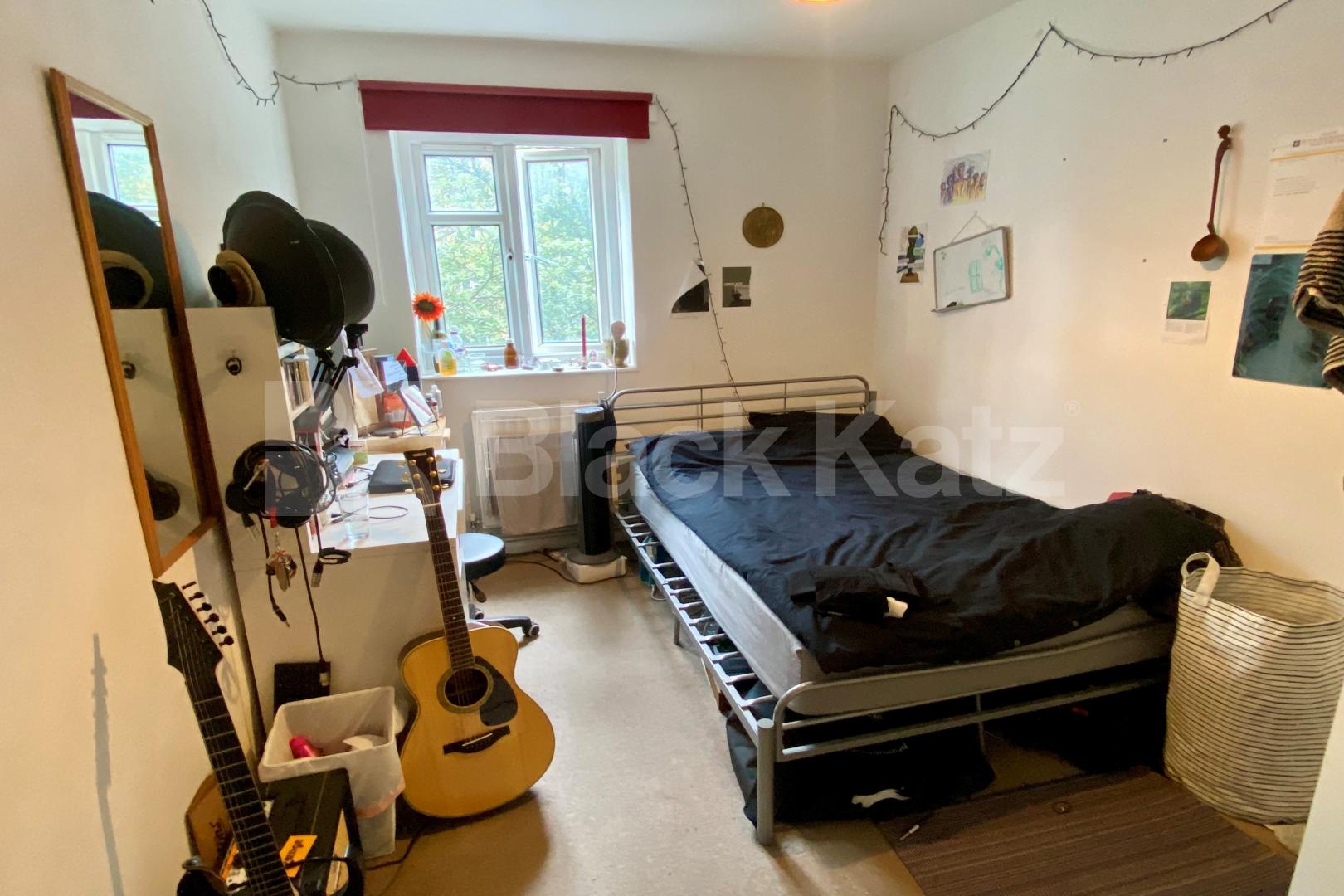 Superbly located generous apartment with balcony  Dresden House, Lambeth Walk, Lambeth North