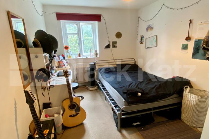 Superbly located generous apartment with balcony  Dresden House, Lambeth Walk, Lambeth North