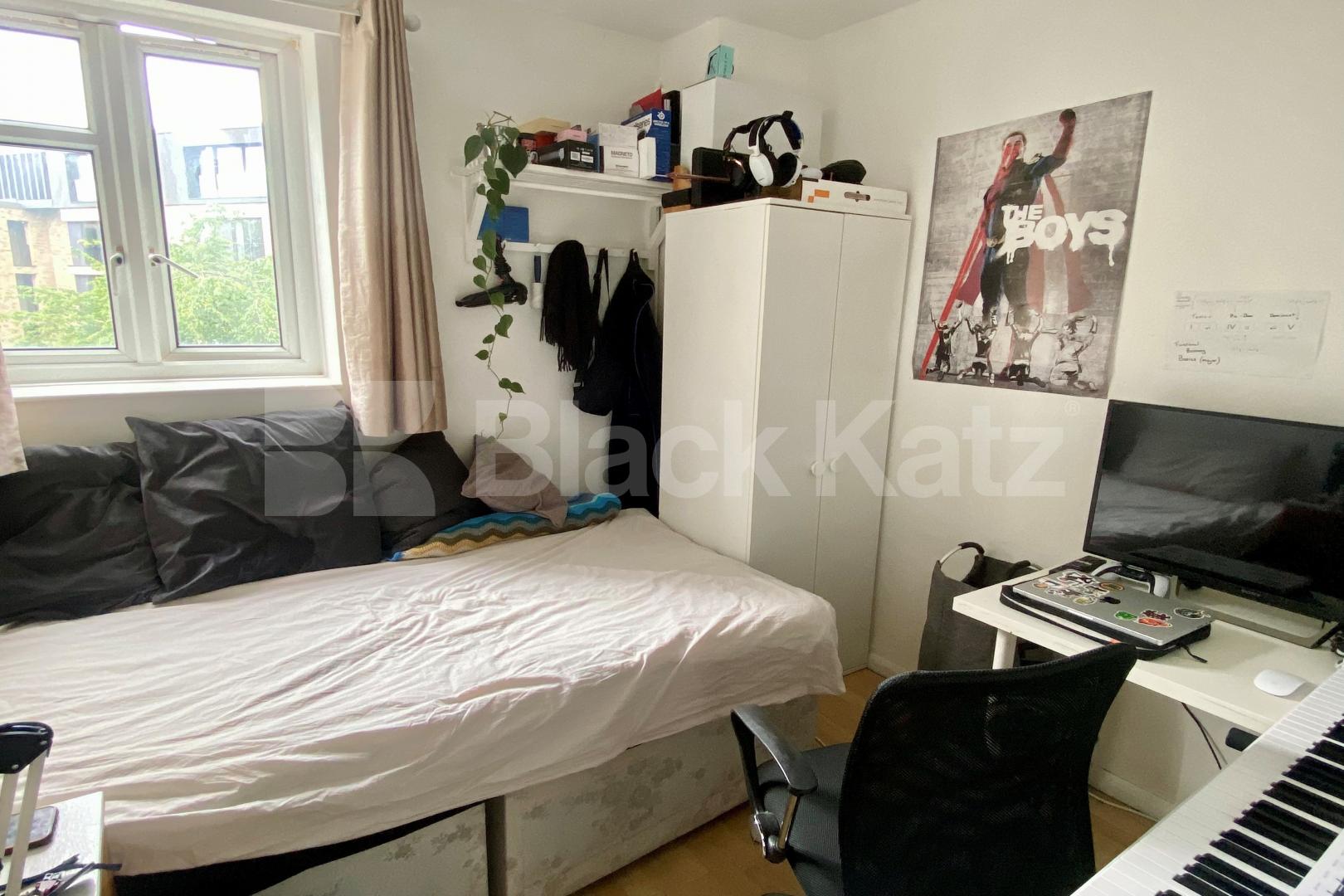 Superbly located generous apartment with balcony  Dresden House, Lambeth Walk, Lambeth North