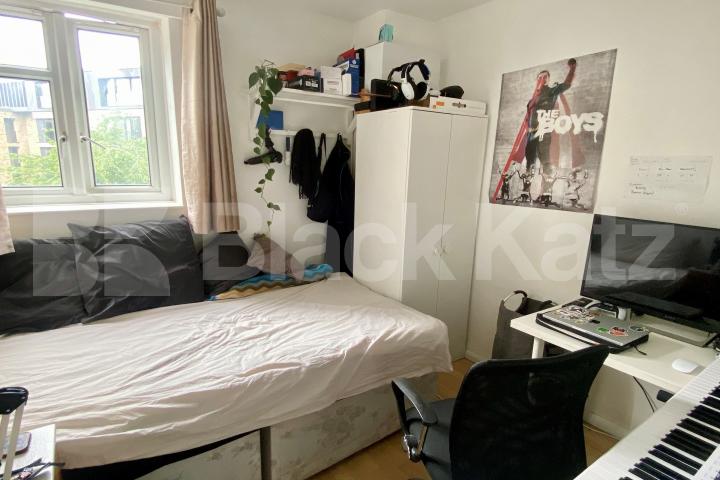 Superbly located generous apartment with balcony  Dresden House, Lambeth Walk, Lambeth North