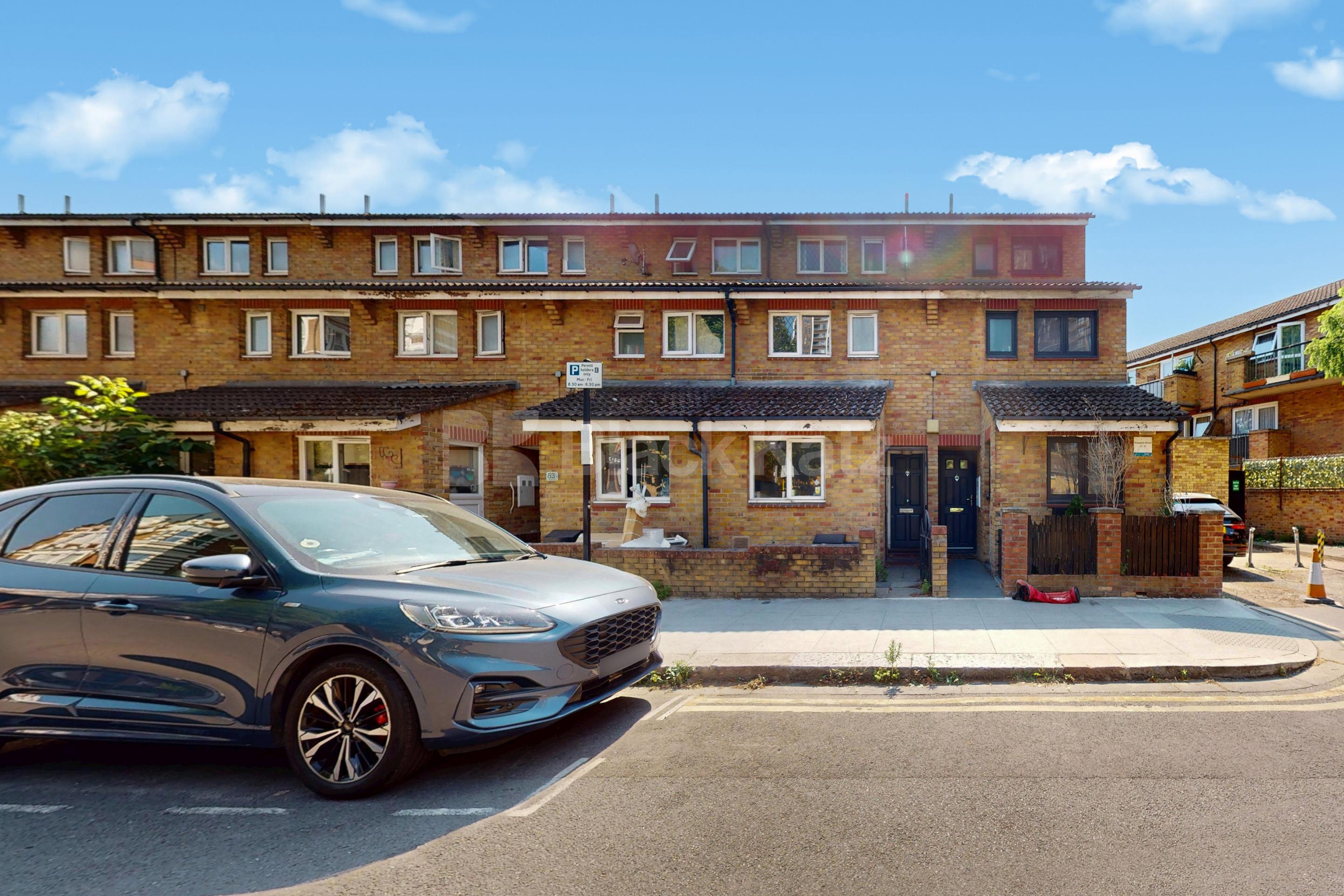 Centrally located terraced house with private garden Hampton Street, Elephant and Castle SE17