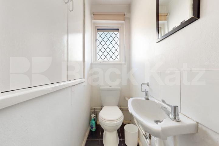 Centrally located terraced house with private garden Hampton Street, Elephant and Castle