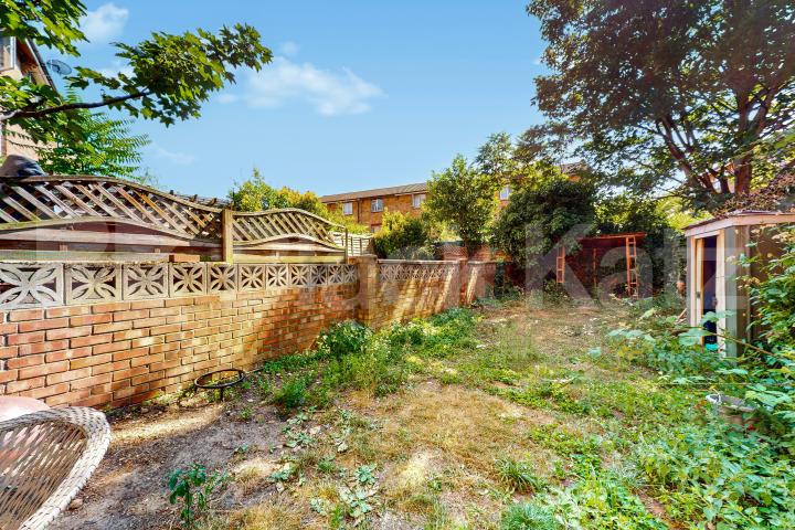 Centrally located terraced house with private garden Hampton Street, Elephant and Castle