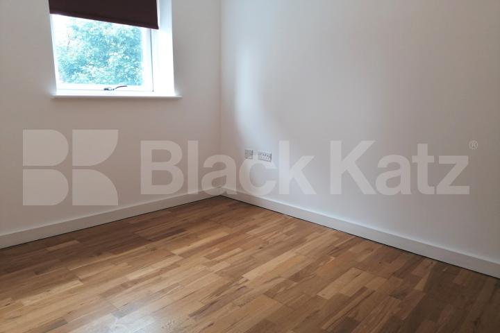 Boasting size, quality & location  Hendre Road , Elephant and Castle