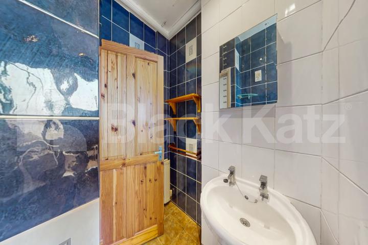 			4 Bedroom, 1 bath, 1 reception 			 Kipling Street, London, SE1,  London