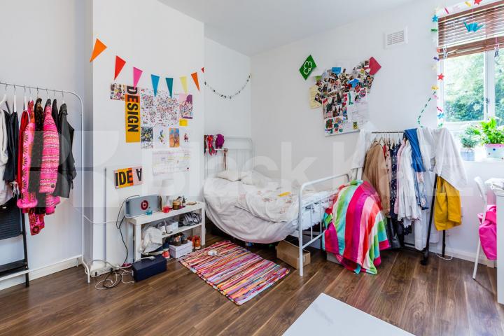 			1 Bedroom, 1 bath, 1 reception 			 Britannia Row, Strang House Britannia Row, N1,  Strang House Britannia Row