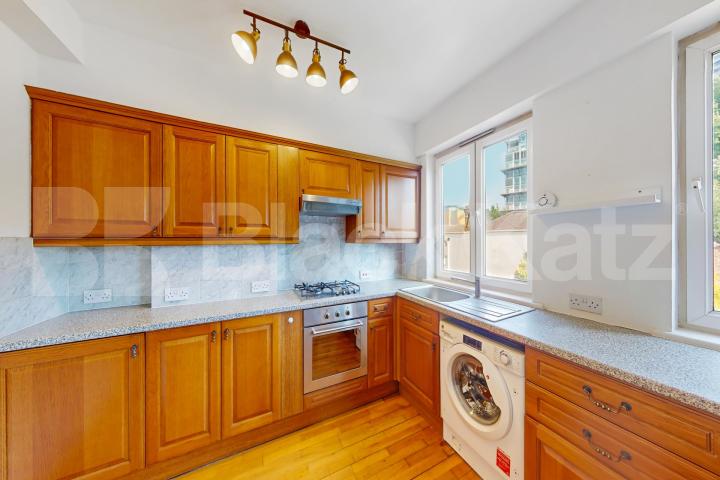 			4 Bedroom, 1 bath, 1 reception 			 Kipling Street, London, SE1,  London